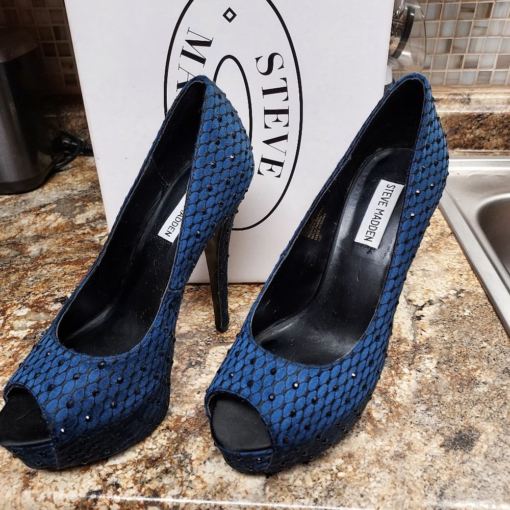 STEVE MADDEN BEADED MIDNIGHT BLUE & BLACK HEELS